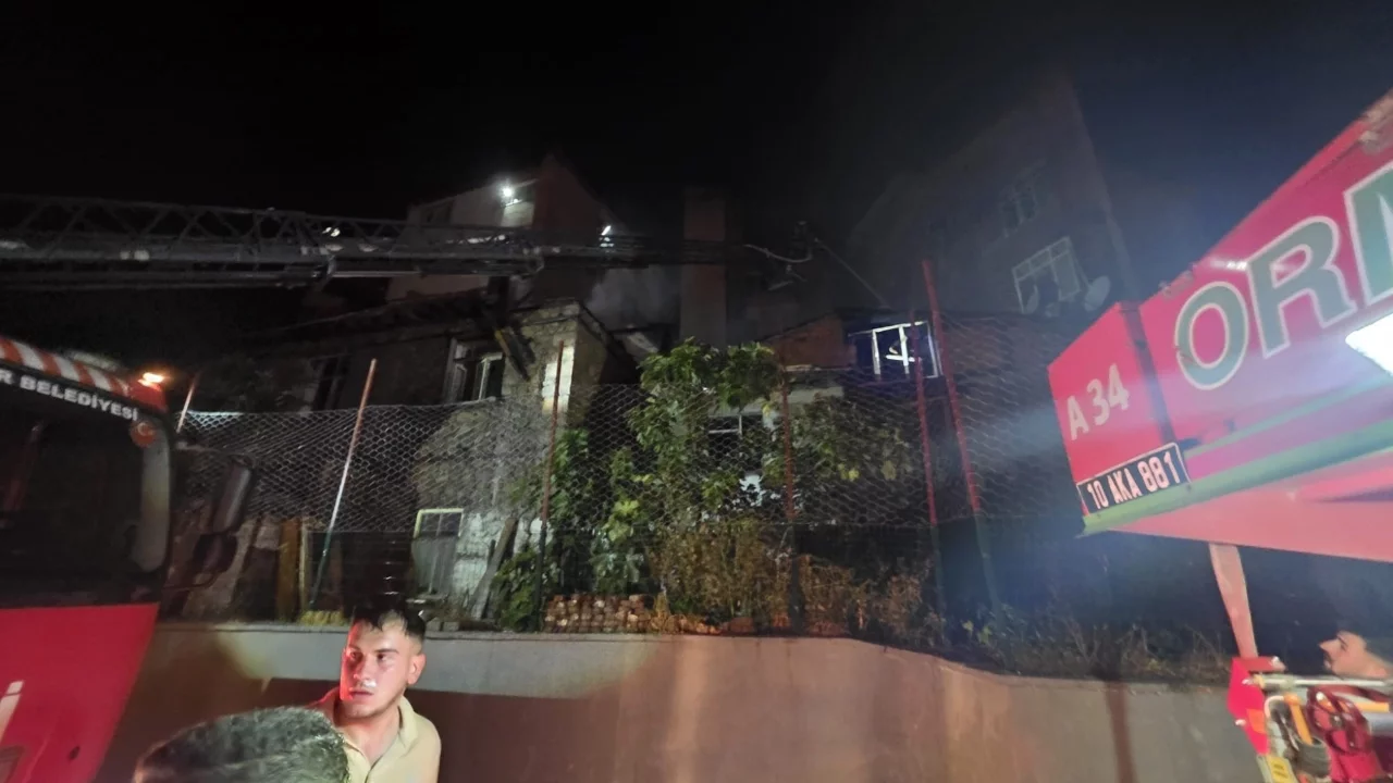 Balıkesir Dursunbey'de ev yangını