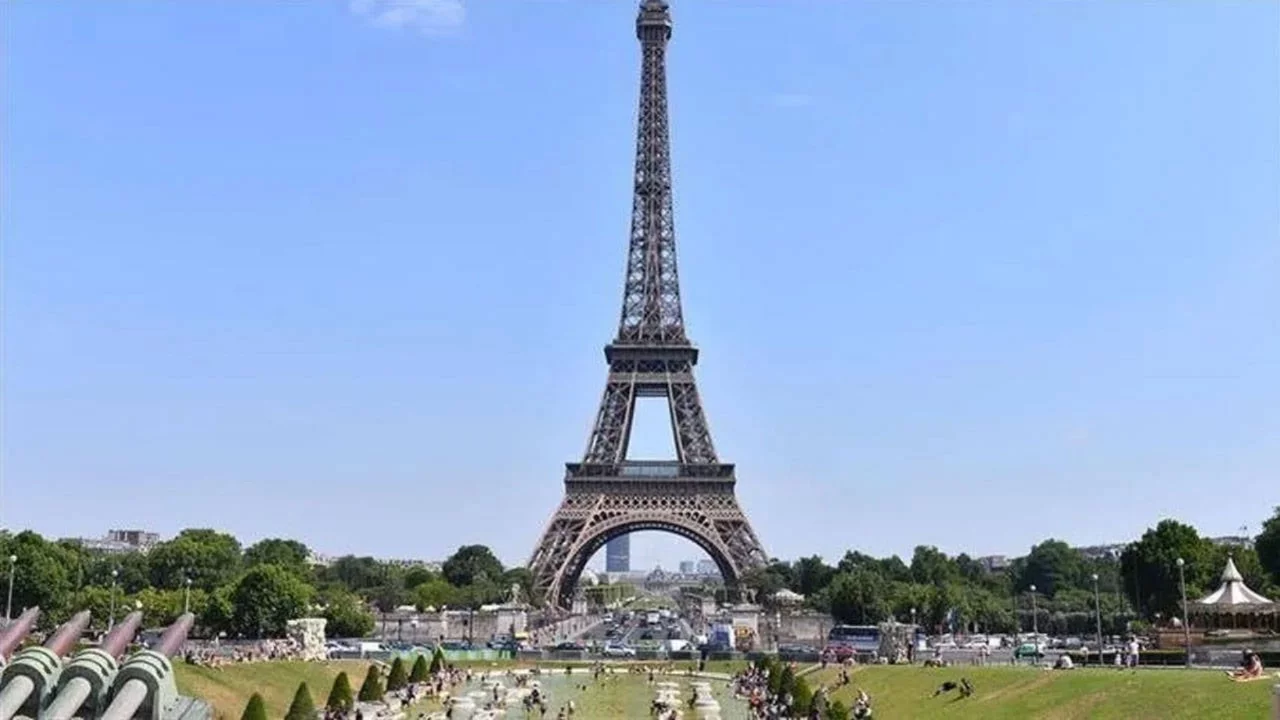 Paris'te bıçaklı saldırı: 3 yaralı