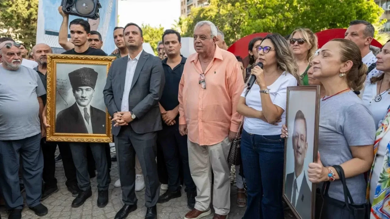 İzmir'de CHP'den toplu istifa