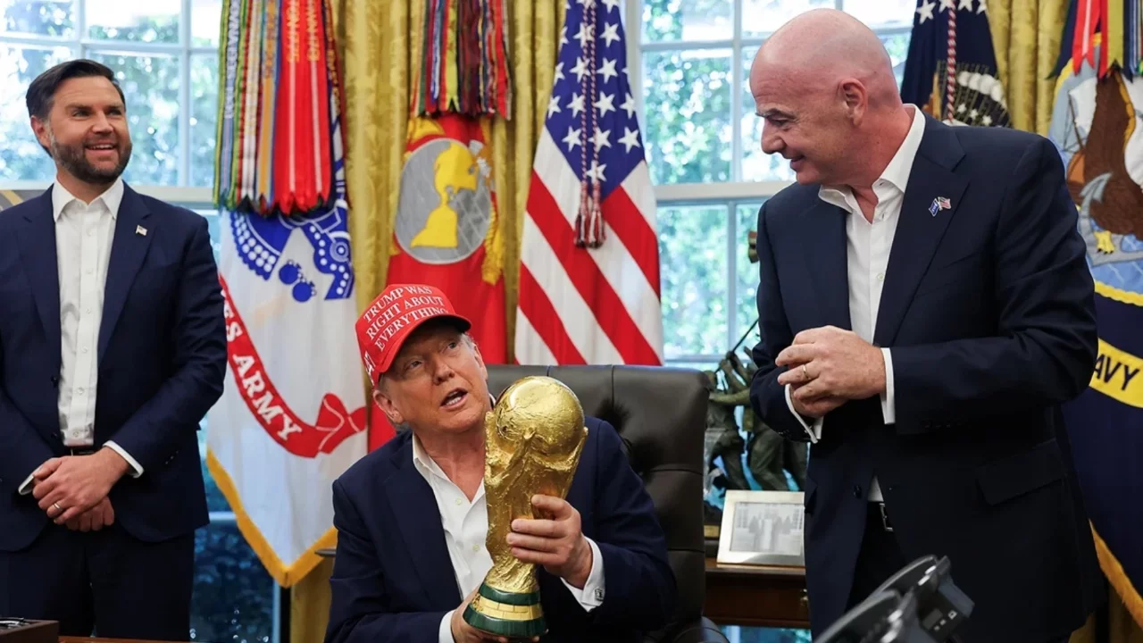 ABD'li Kongre üyesi Raskin, "Trump bağlantılı yolsuzluk" iddiaları nedeniyle FIFA hakkında soruşt...