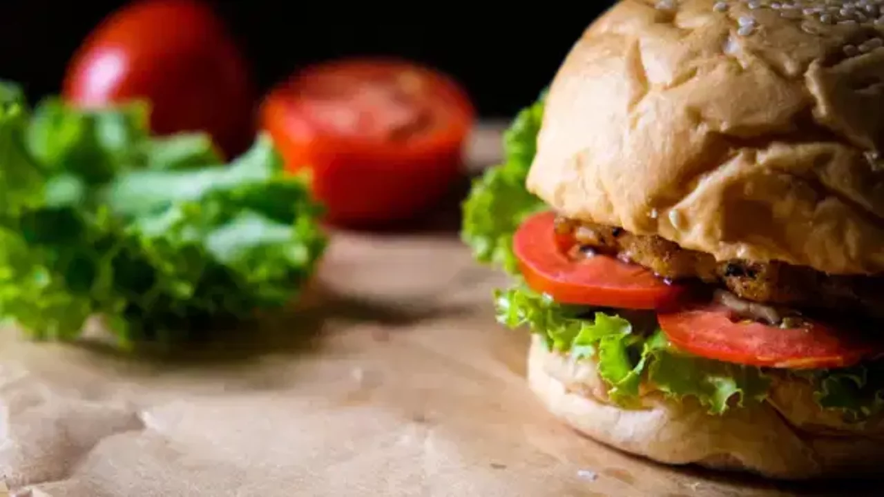 Restoranları satışa çıkarıldı: Ünlü fast food markası iflas etti