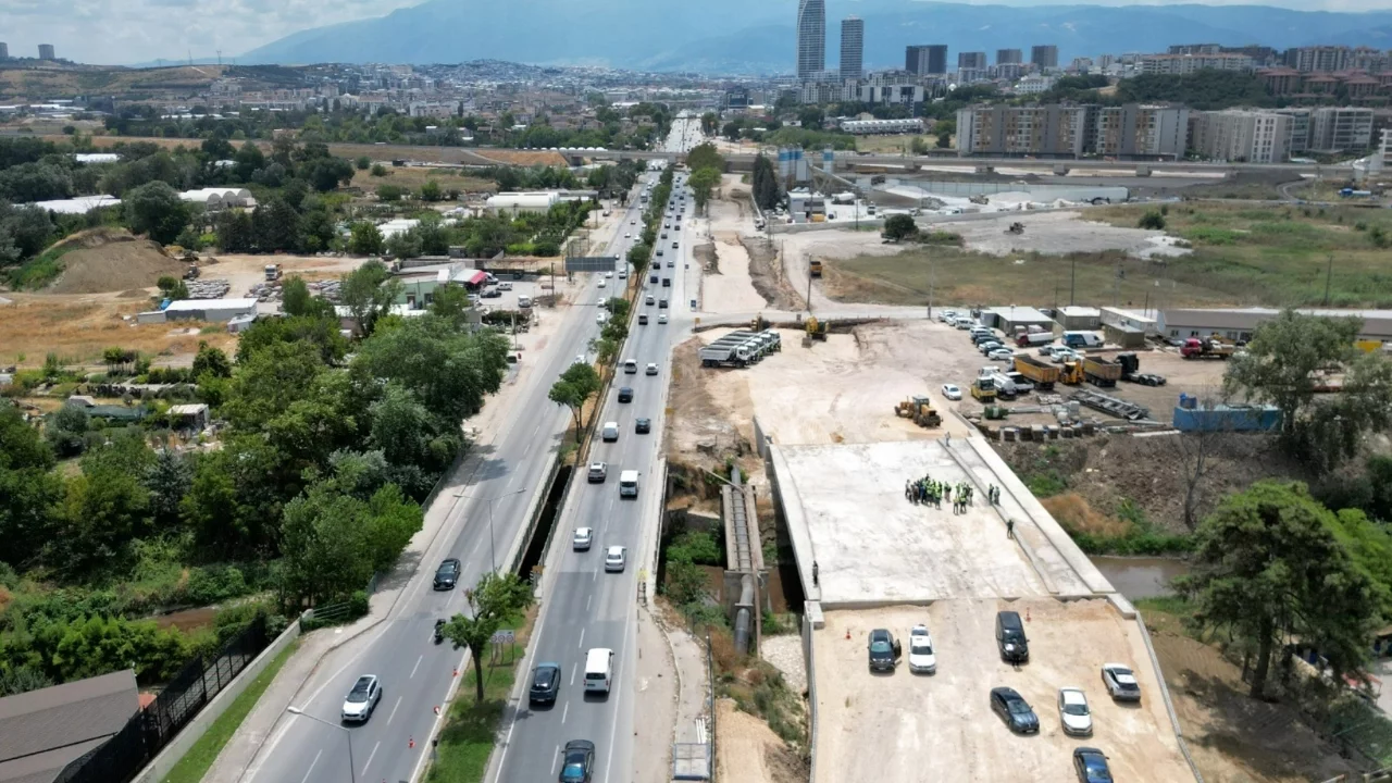 Mudanya Bulvarı'nda istinat duvarı onarım çalışmaları nedeniyle geçici trafik düzenlemesi