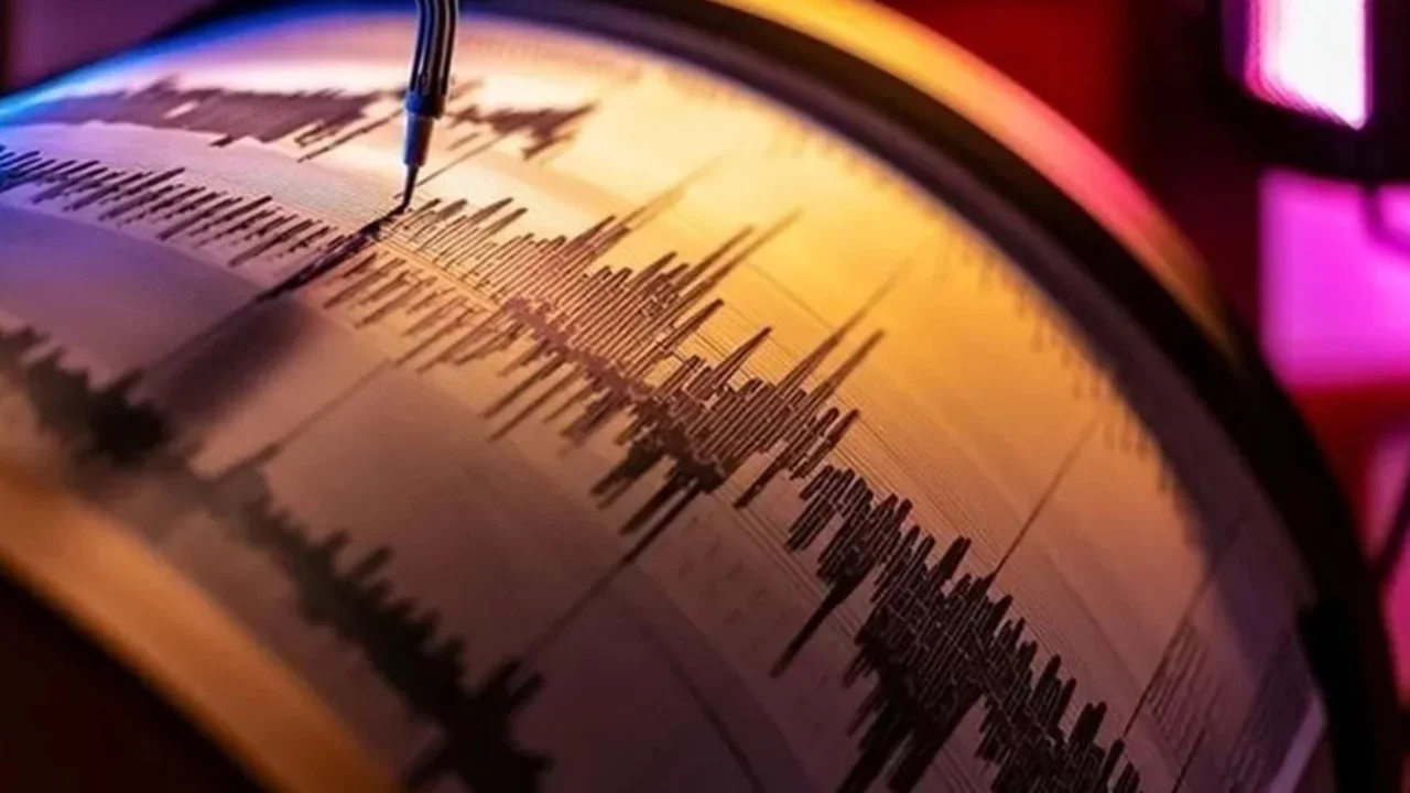 Ege'de korkutan deprem