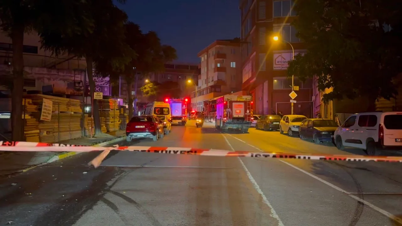 Deterjan üretim yapan fabrikada çıkan yangın söndürüldü