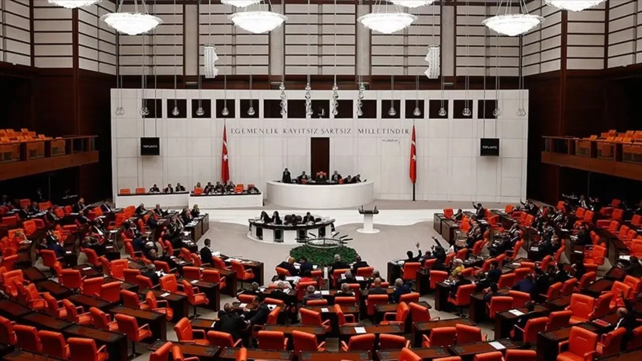 AK Parti'nin Meclis'in çalışma takvimini uzatma talebi kabul edildi: Ağustosun ilk haftası da çal...