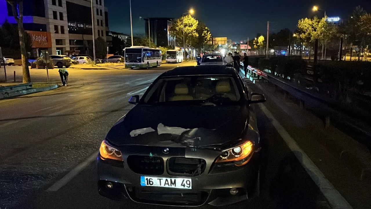 Bursa'da karşıdan karşıya geçen adama otomobil çarptı