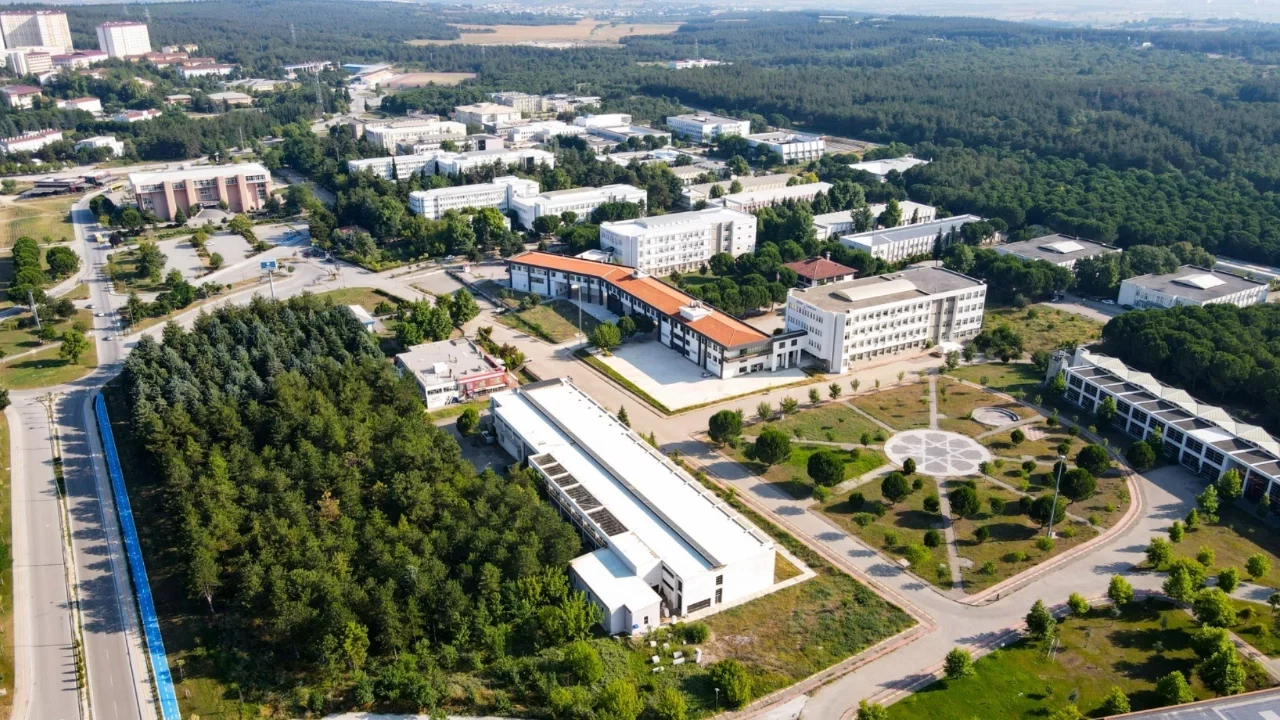 BUÜ, Türkiye'nin en iyi 18 üniversitesi arasına girdi