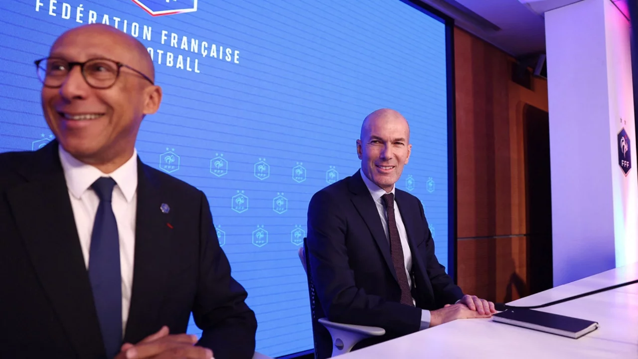 Fransa Milli Takımı'nın yeni teknik direktörü resmen Zinedine Zidane oldu