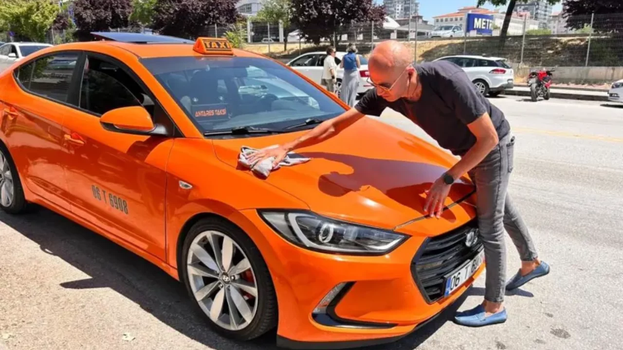 Ankara'dan Giresun'a yolcu götüren taksici, hatıra için taksimetrenin fotoğrafını çekti
