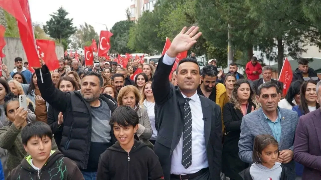 CHP'li Çiğli Belediye Başkanı Yıldız CHP'de kalacağını açıkladı: Kurultay çağrısı yaptı