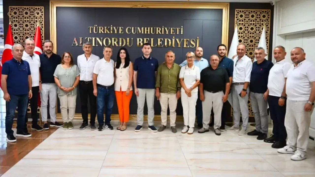 Altınordu Belediye Başkanı Tepe  CHP'den istifa etti