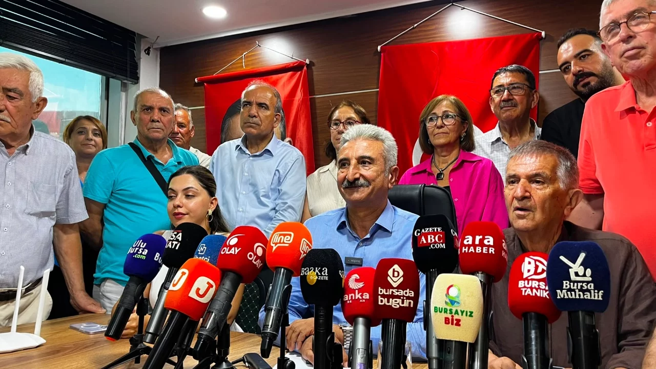 Yeni Parti'ye Bursa'da toplu geçiş: 17 ilçe yönetimi istifa etti