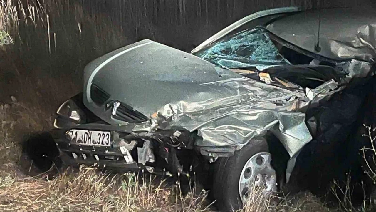 Otomobil, traktöre arkadan çarptı: Ölü ve yaralılar var