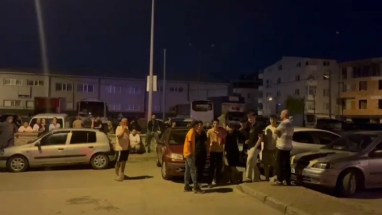 Bursa'da sokak ortasında bıçaklı kavga! Bir kişi yaralandı