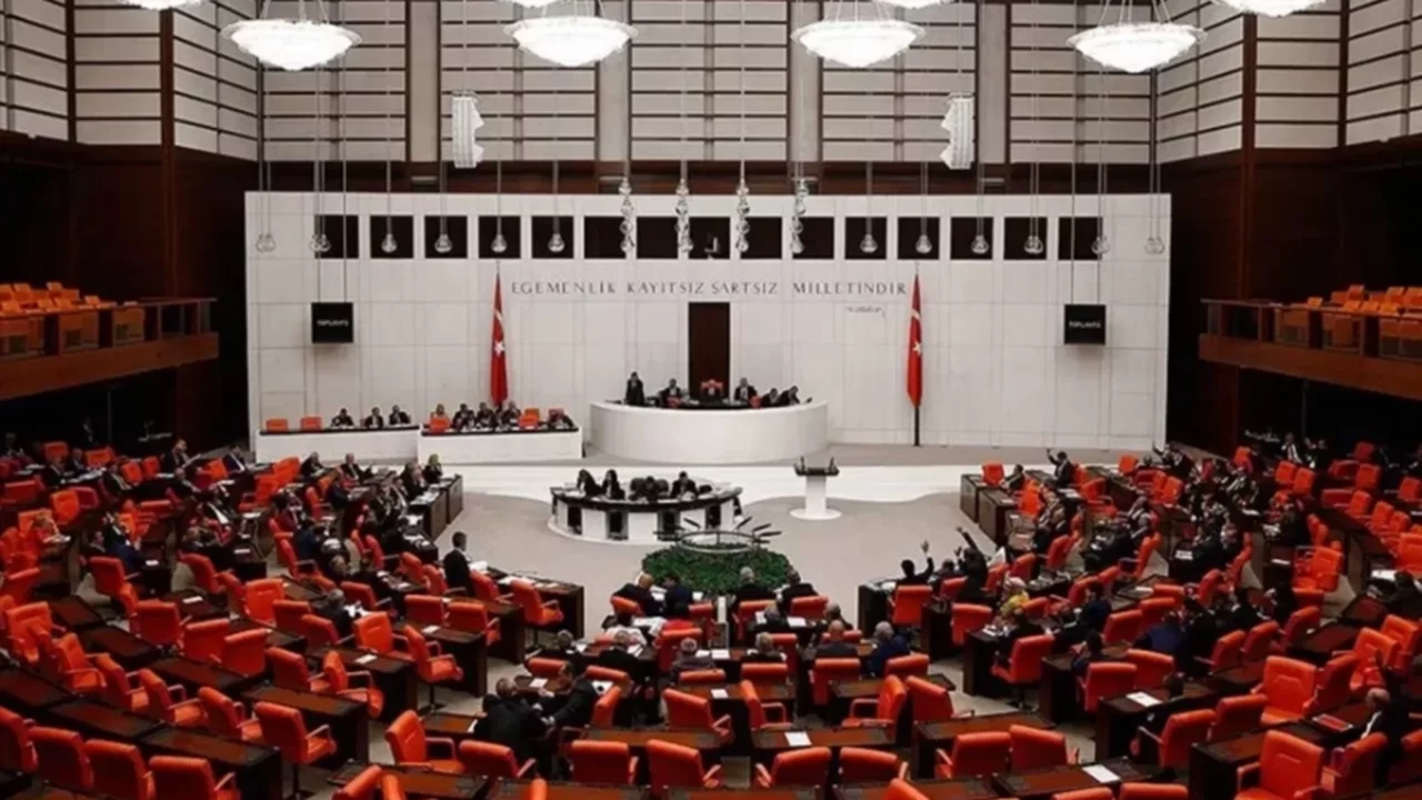 YENİ Parti'nin ilk önergesi AK Parti ve MHP oylarıyla reddedildi