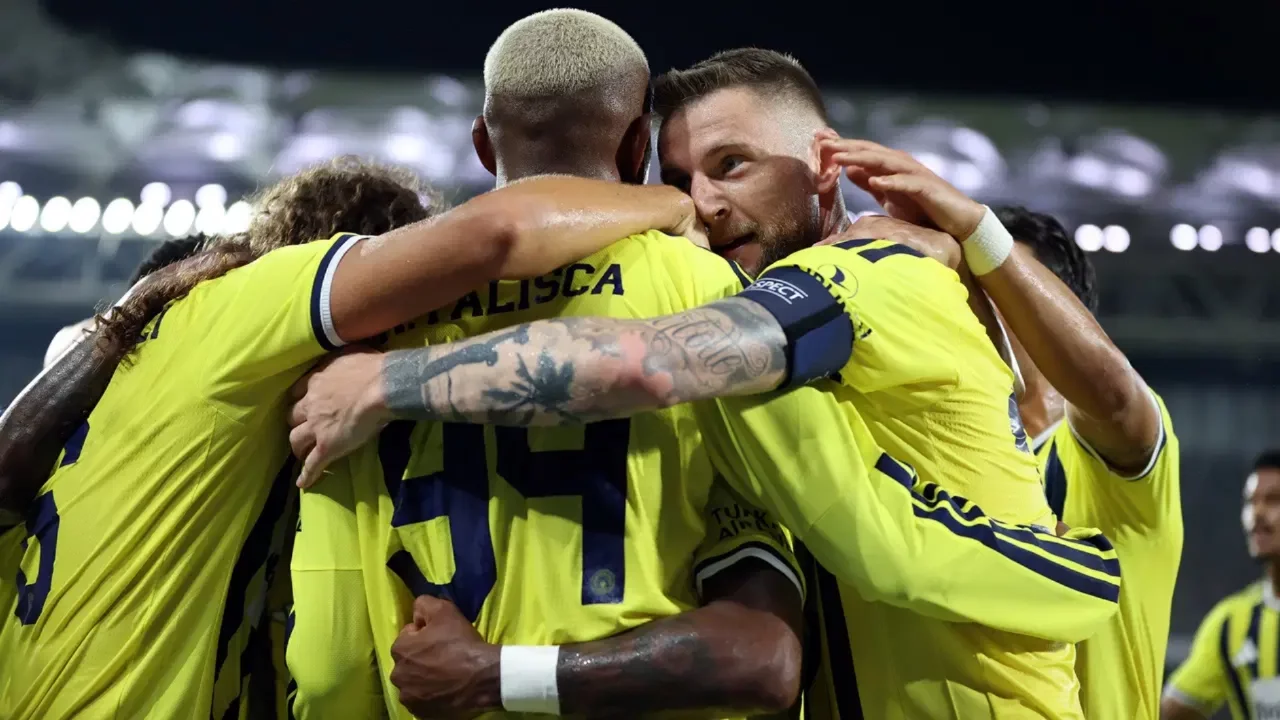Fenerbahçe, Polonya'da tur için sahaya çıkıyor