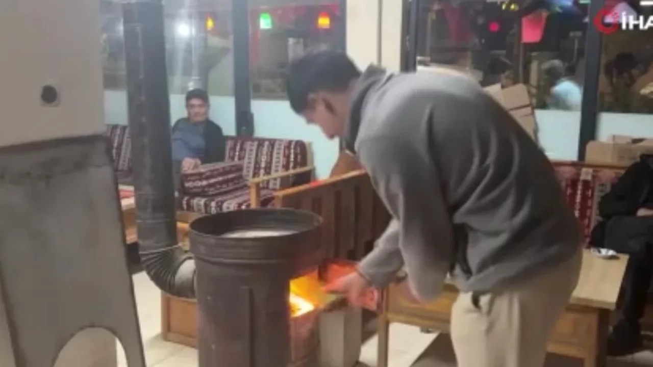 Türkiye sıcaktan kavrulurken soba yakıyorlar