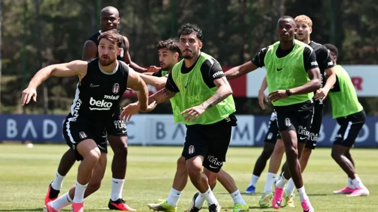 Beşiktaş'ın Midtjylland maçı kamp kadrosunda 2 eksik