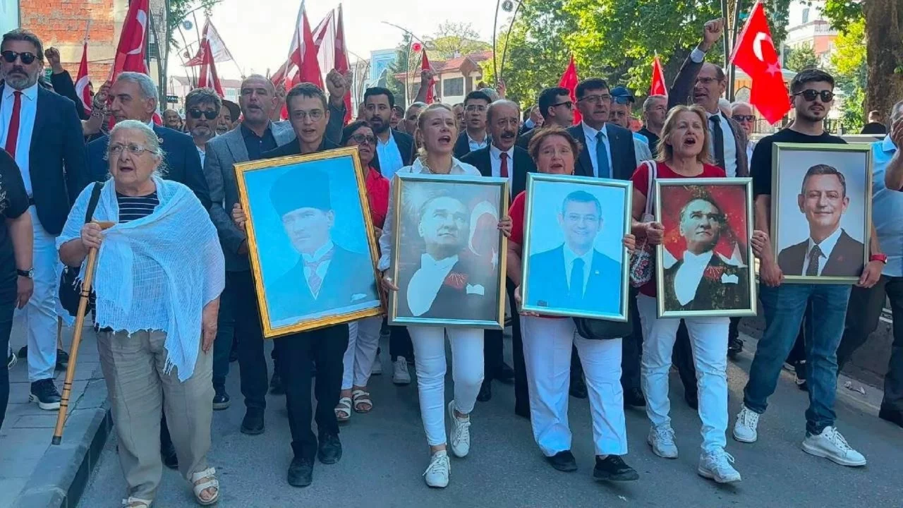 CHP Kütahya Teşkilatı'nda toplu istifa: Belediye başkanları ve bazı ilçe örgütleri YENİ Parti'ye katıldı
