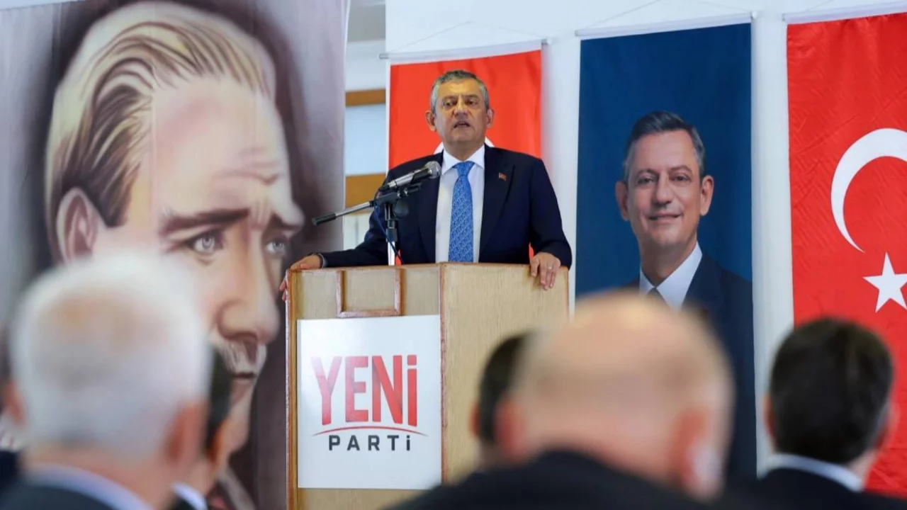 Özgür Özel: Yeni Parti'yle temiz bir sayfa açtık; CHP'yi aşan bir kitleye hitap edeceğiz