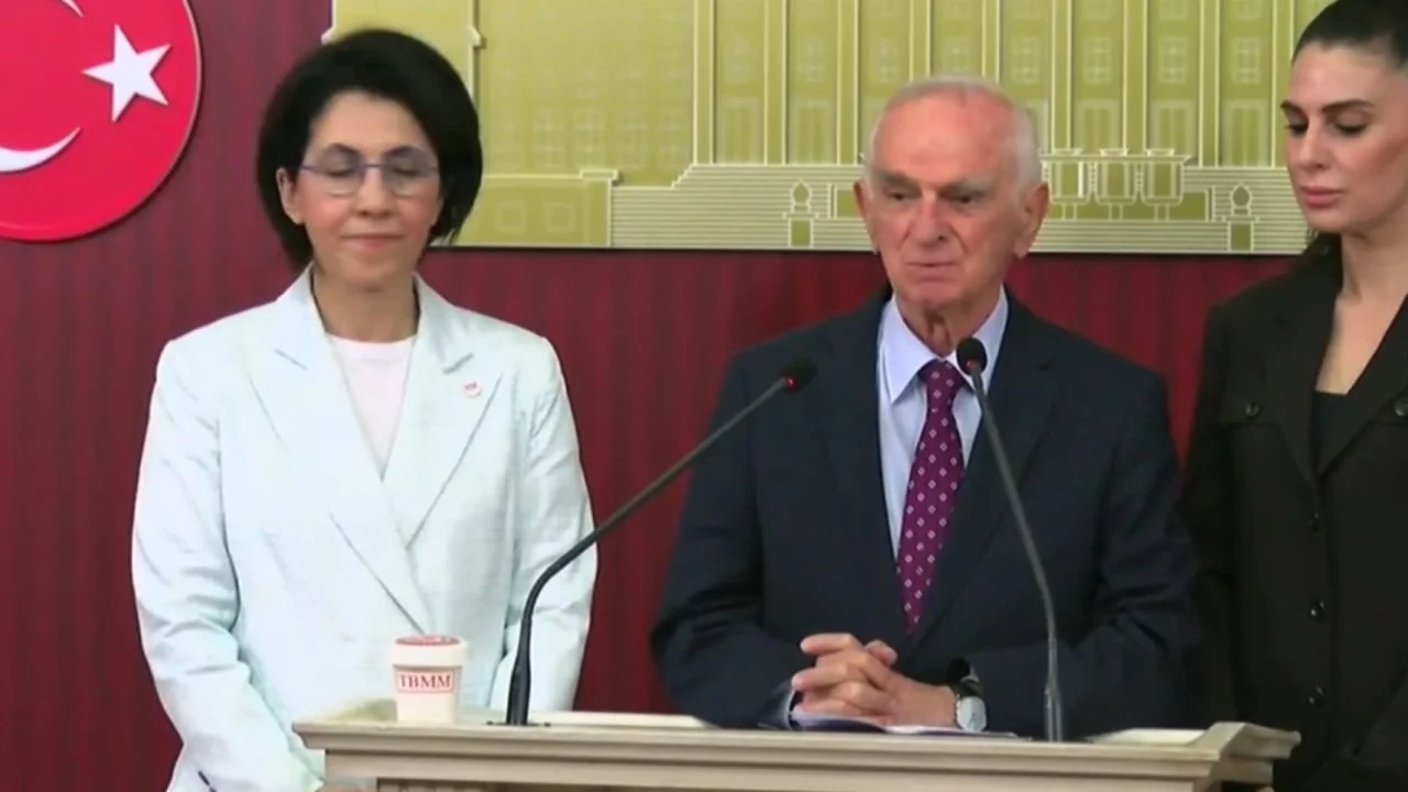 Önder Sav CHP'den istifa etti