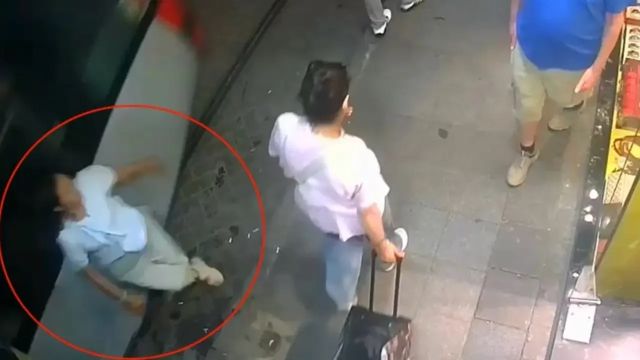 İstanbul'da tramvay yayaya çarptı