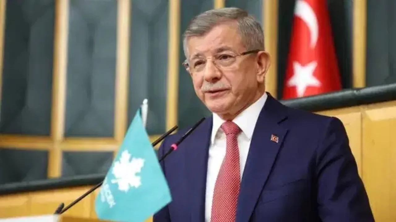 Partisini kapatmış, siyaseti bırakmıştı: Davutoğlu'na sürpriz ziyaret