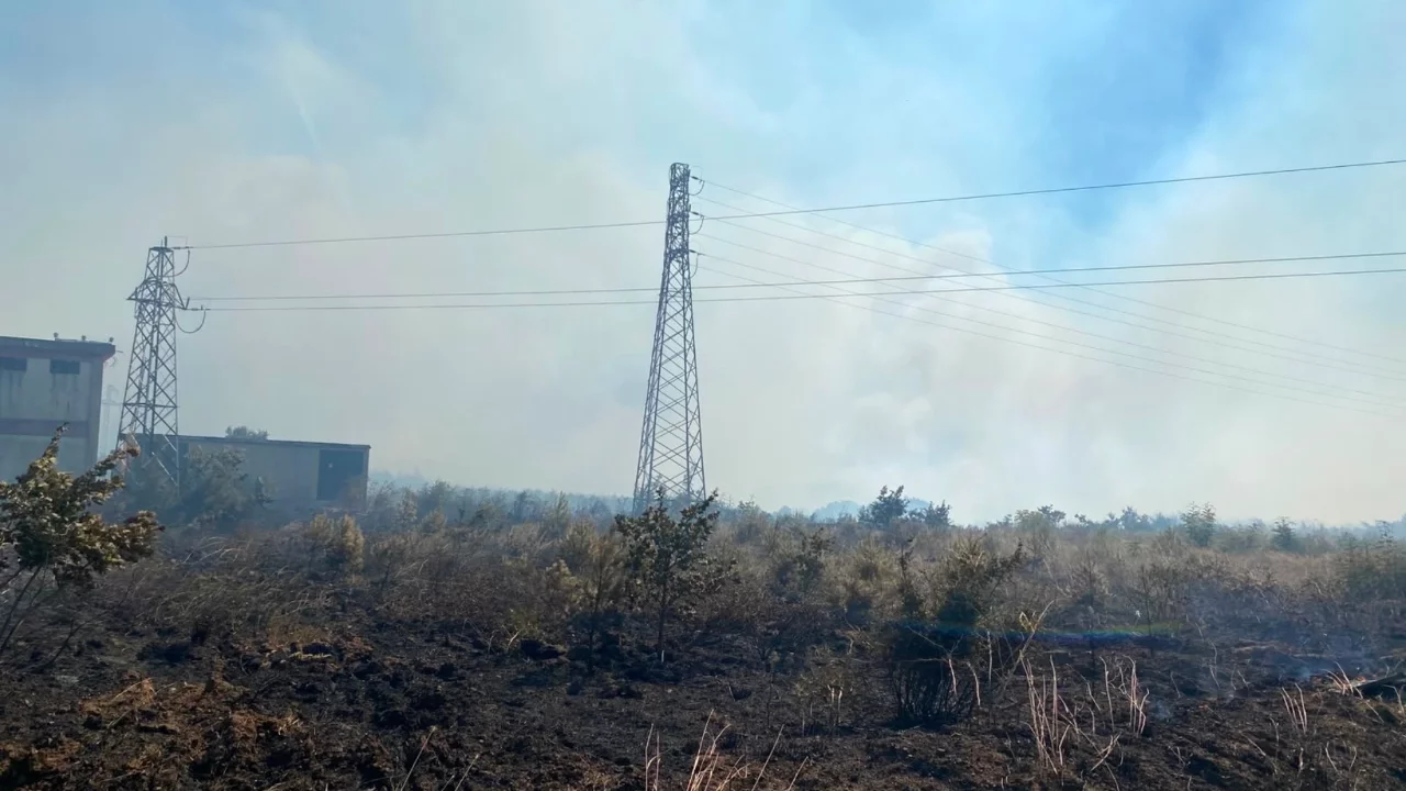 Çanakkale'de tarım arazisinde çıkan yangın söndürüldü