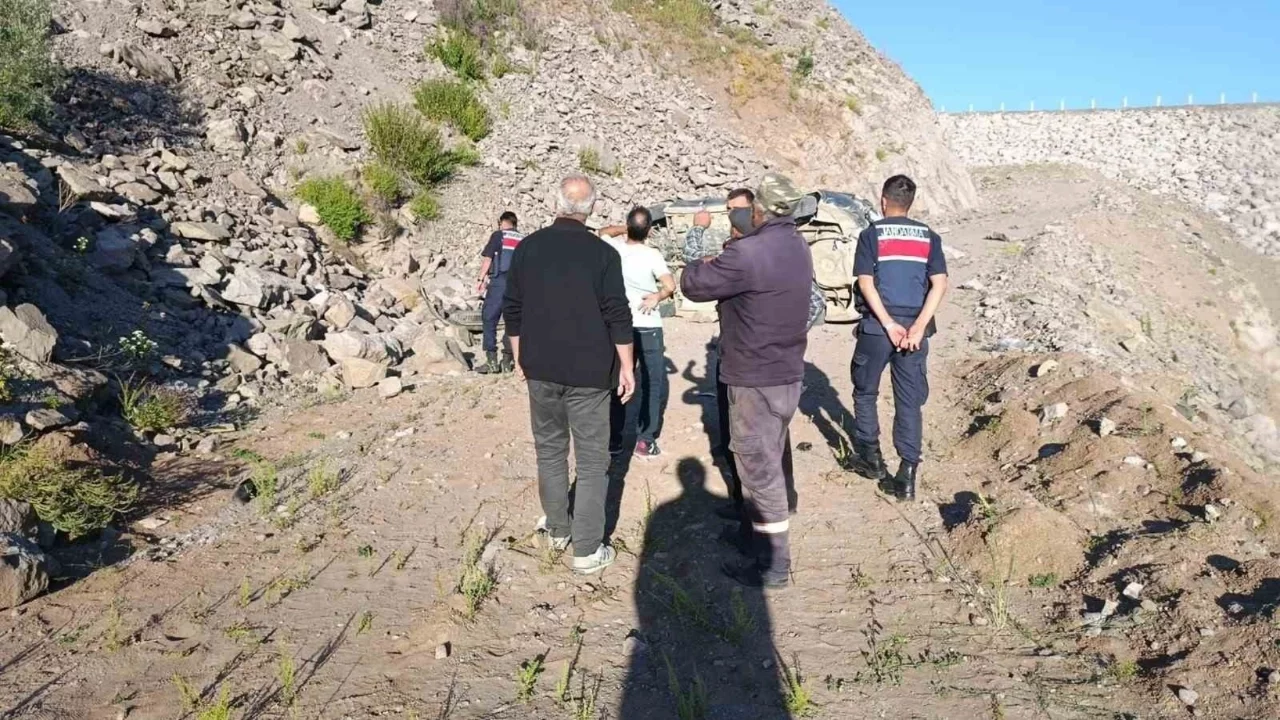Otomobil şarampole yuvarlandı: Aynı aileden 3 kişi öldü