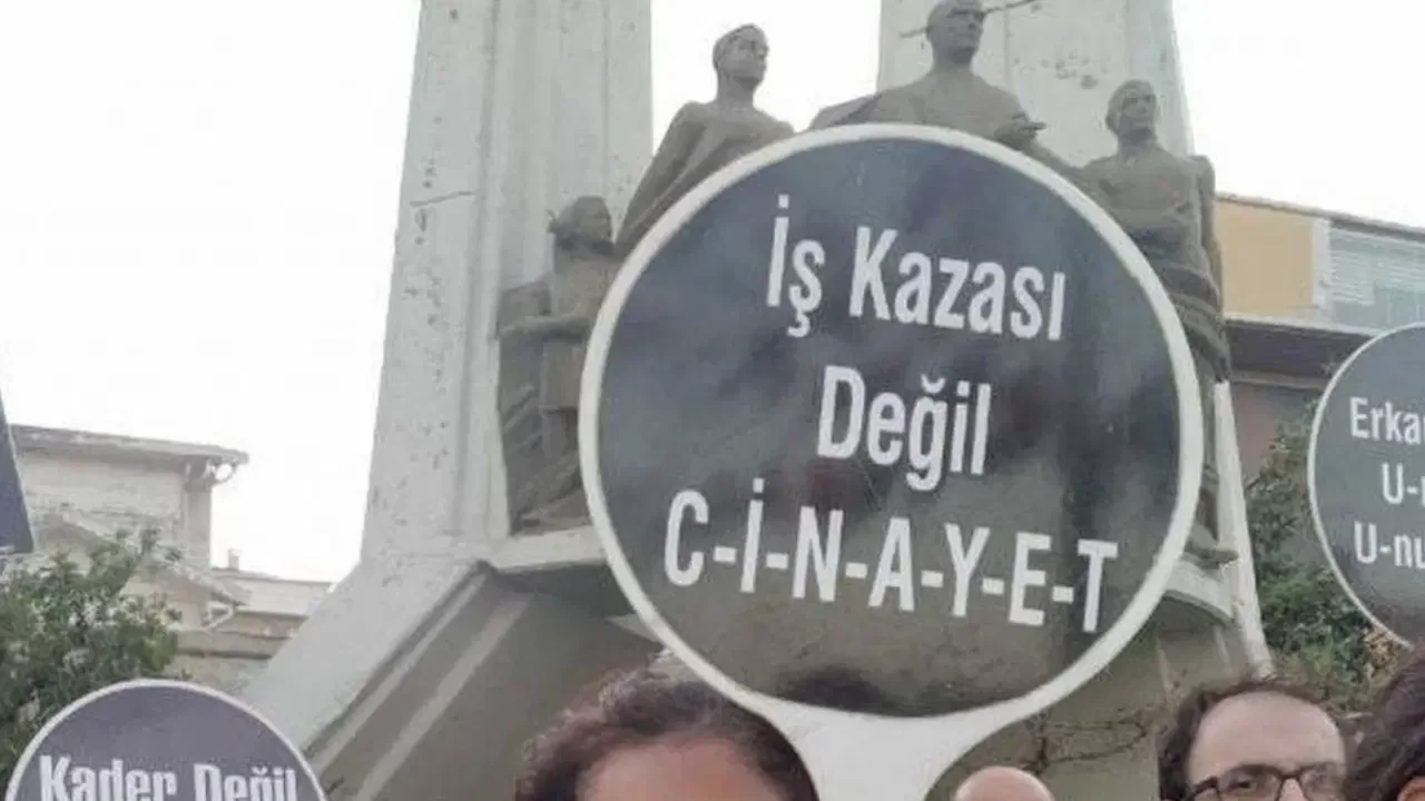 Hatay'da üzerine konteyner devrilen işçi öldü
