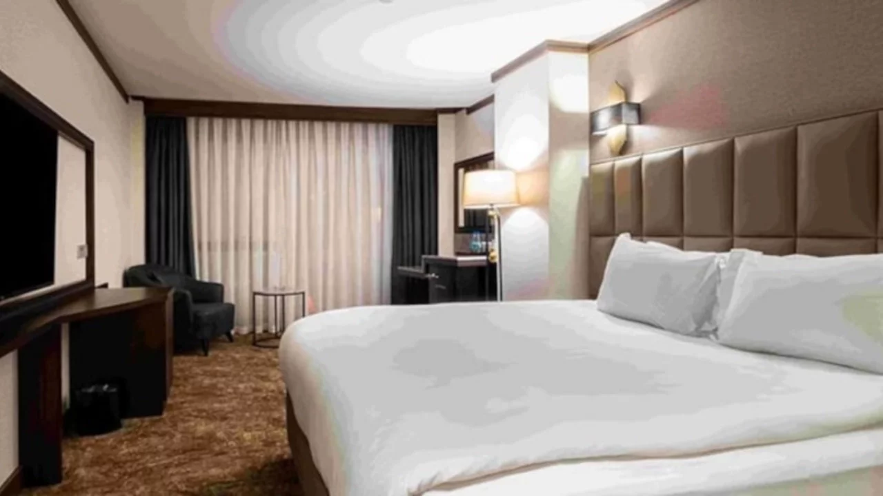 Otel odalarında iğrenç tuzak! Şantajcı "flört çetesi" çökertildi!