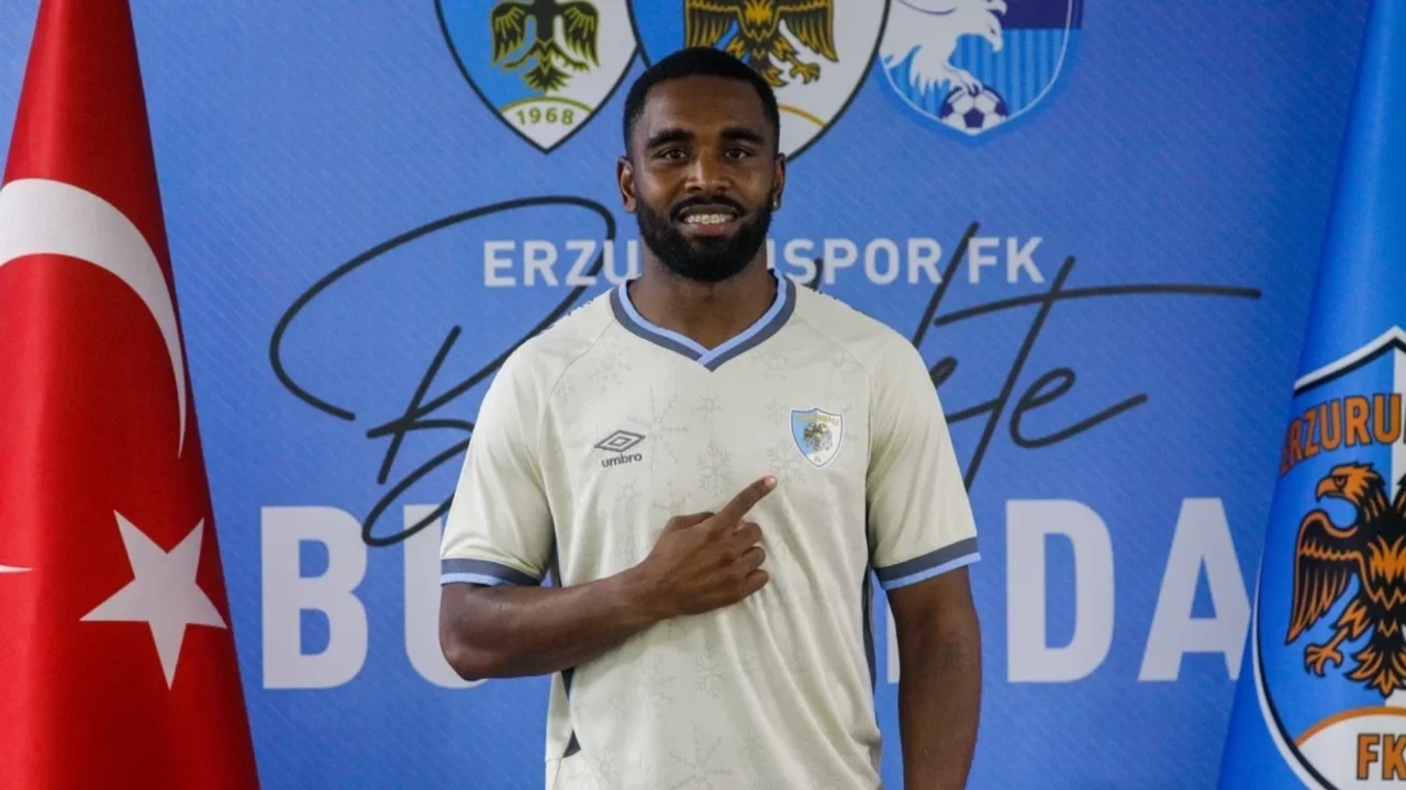 Erzurumspor FK, Surinamlı futbolcu Gyrano Kerk'i kadrosuna kattı
