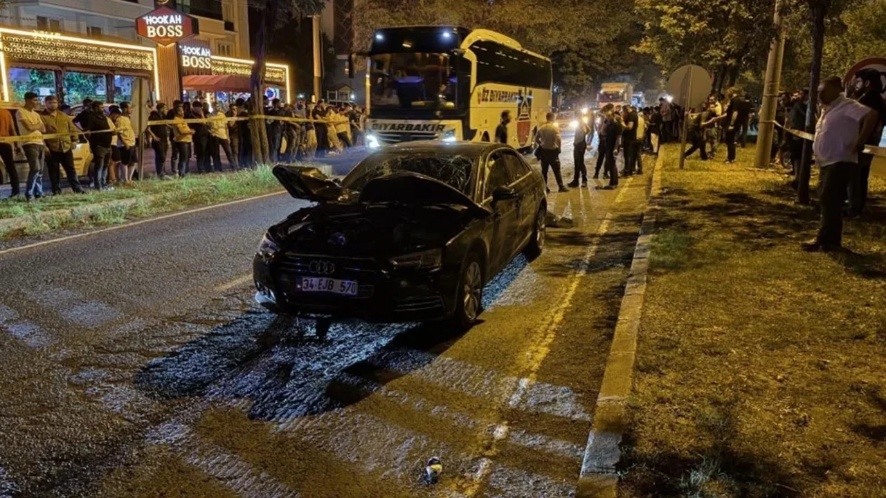 Yolun karşısına geçerken otomobilin çarptığı kadın öldü