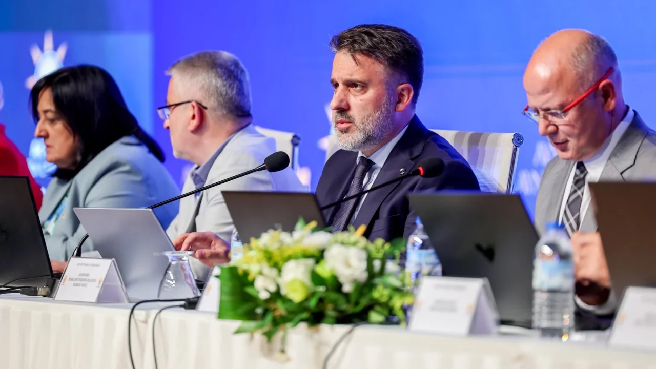 Başkan Vekili Şahin Biba: "Asfalt çalışmalarını 12 kat artırdık"