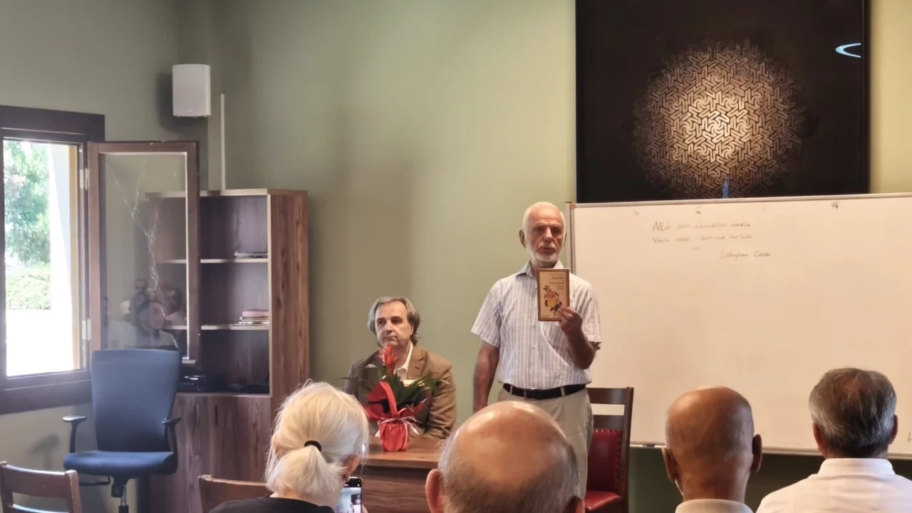 Bursa'da Prof. Dr. Mustafa Kara'nın kitap sergisine yoğun ilgi