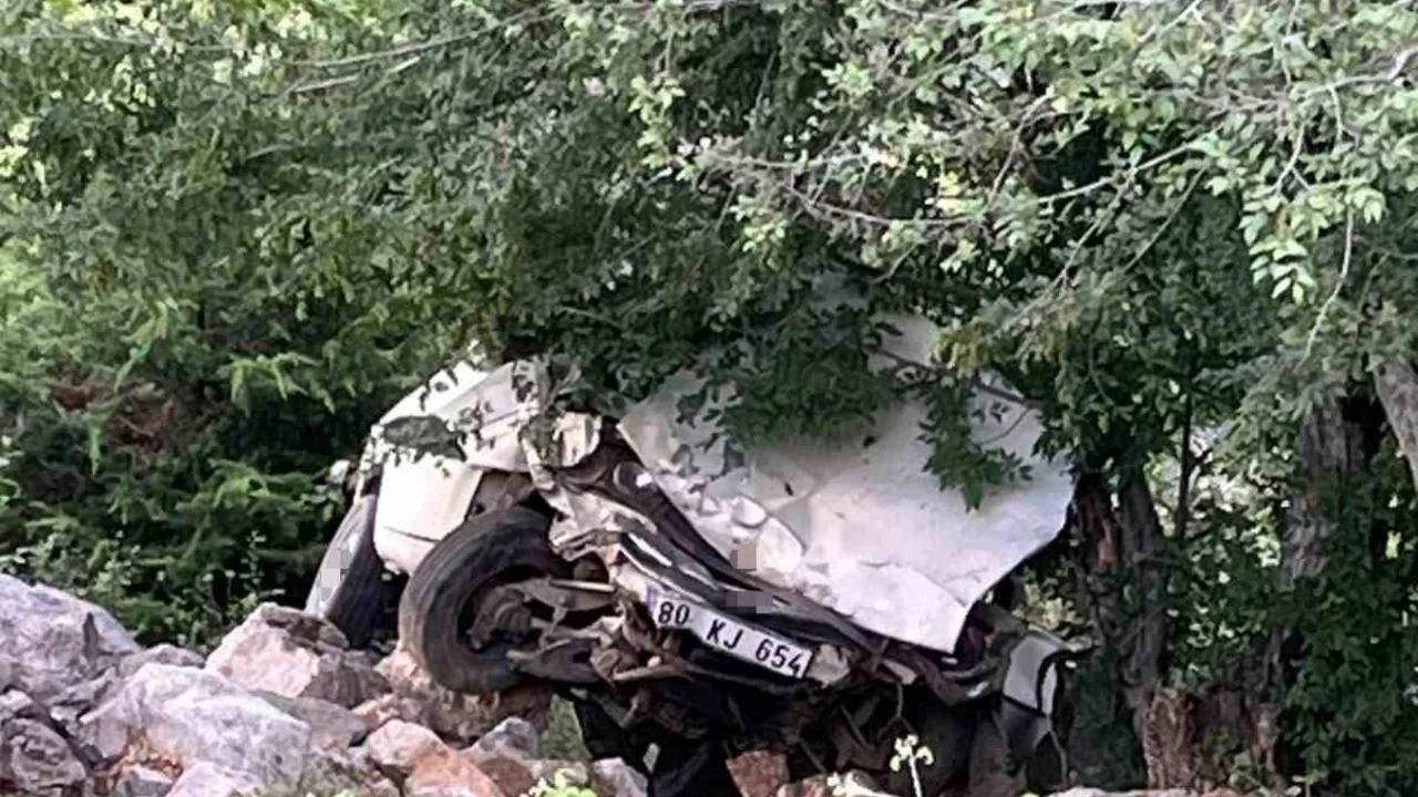 Osmaniye'de otomobil uçuruma savruldu: 1 kişi yaralandı