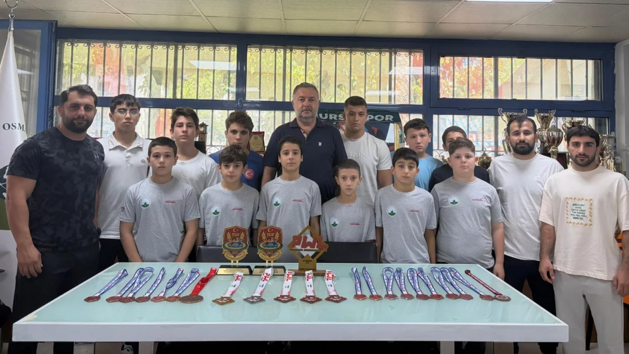 Türkiye Güreş Şampiyonası'nda Osmangazi Belediyespor rüzgarı esti