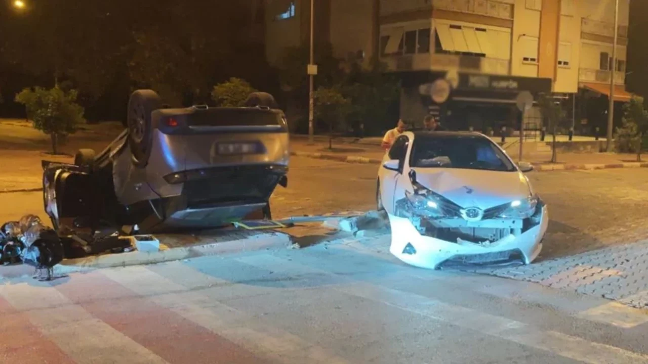 Çarpışmanın etkisiyle ters dönen araçtan hafif yaralı çıktılar