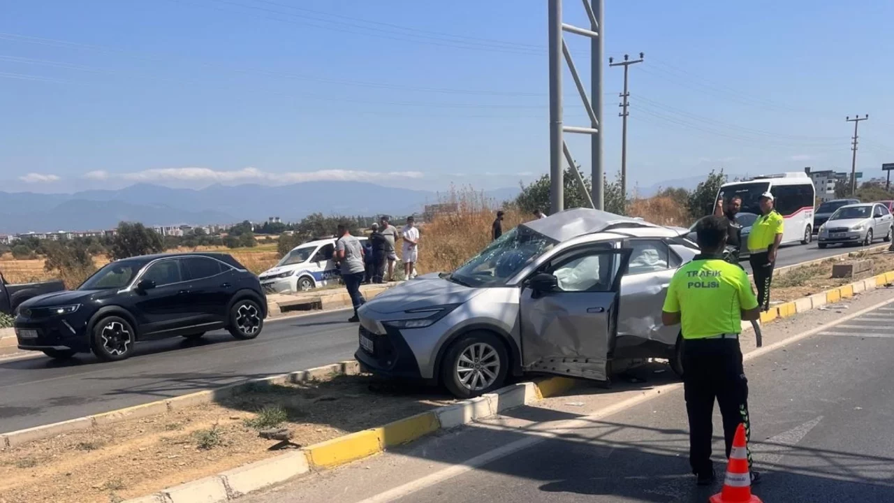 Balıkesir'de kamyon ile otomobilin çarpıştı: 1 ölü, 2 yaralı