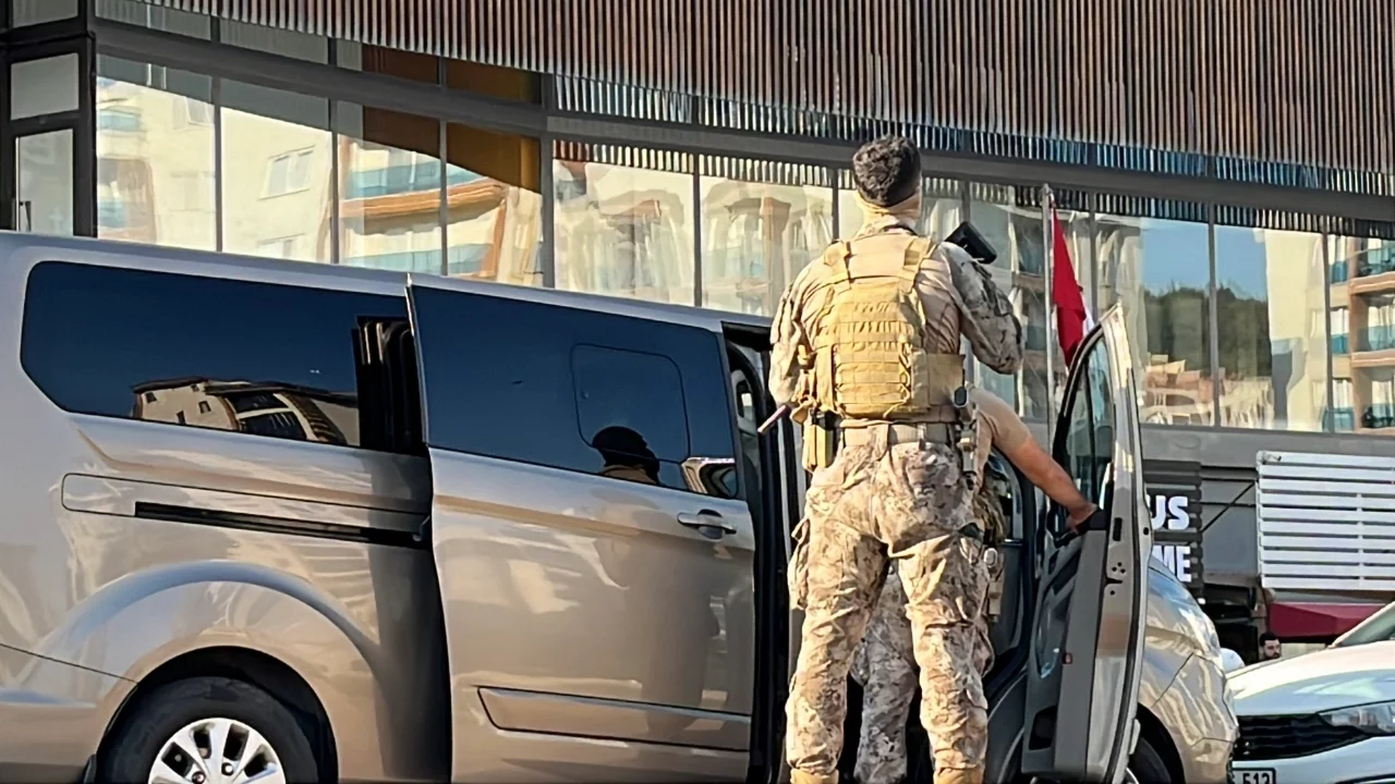Kocaeli'de kaçmaya çalışan şüpheli merdivenlerden düşerek yakalandı