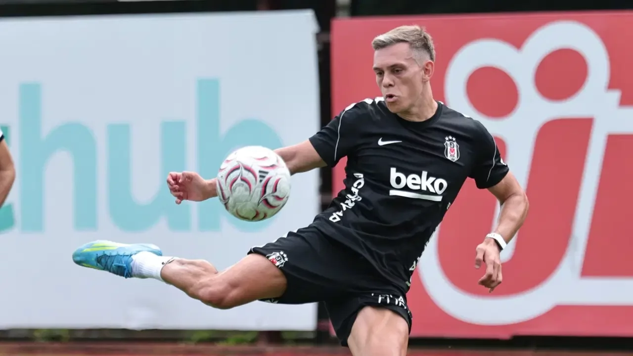 Leandro Trossard, Beşiktaş'ta ilk antrenmanına çıktı