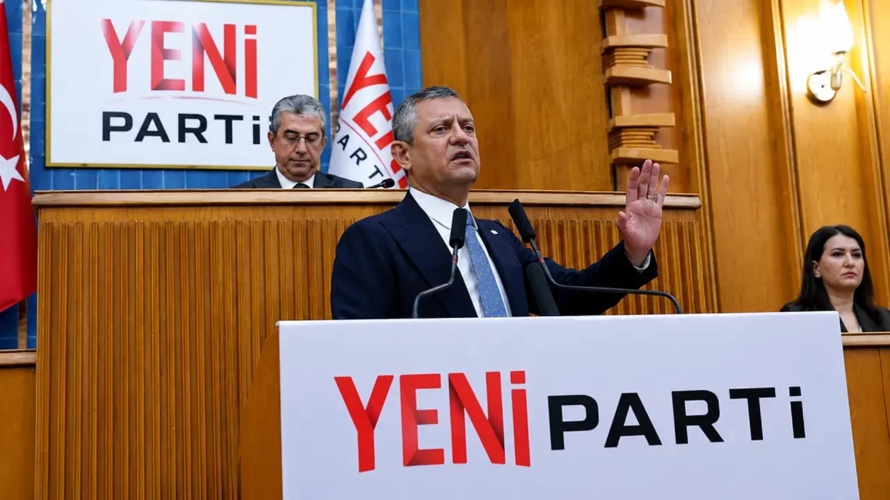 Özgür Özel 'ilk' diyerek açıkladı: Yarını işaret etti, saat verdi