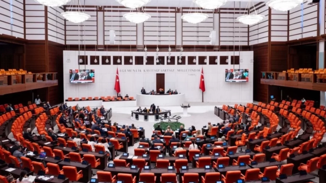 AK Parti'den muhalefete 'çerçeve yasa' ön bilgilendirmesi