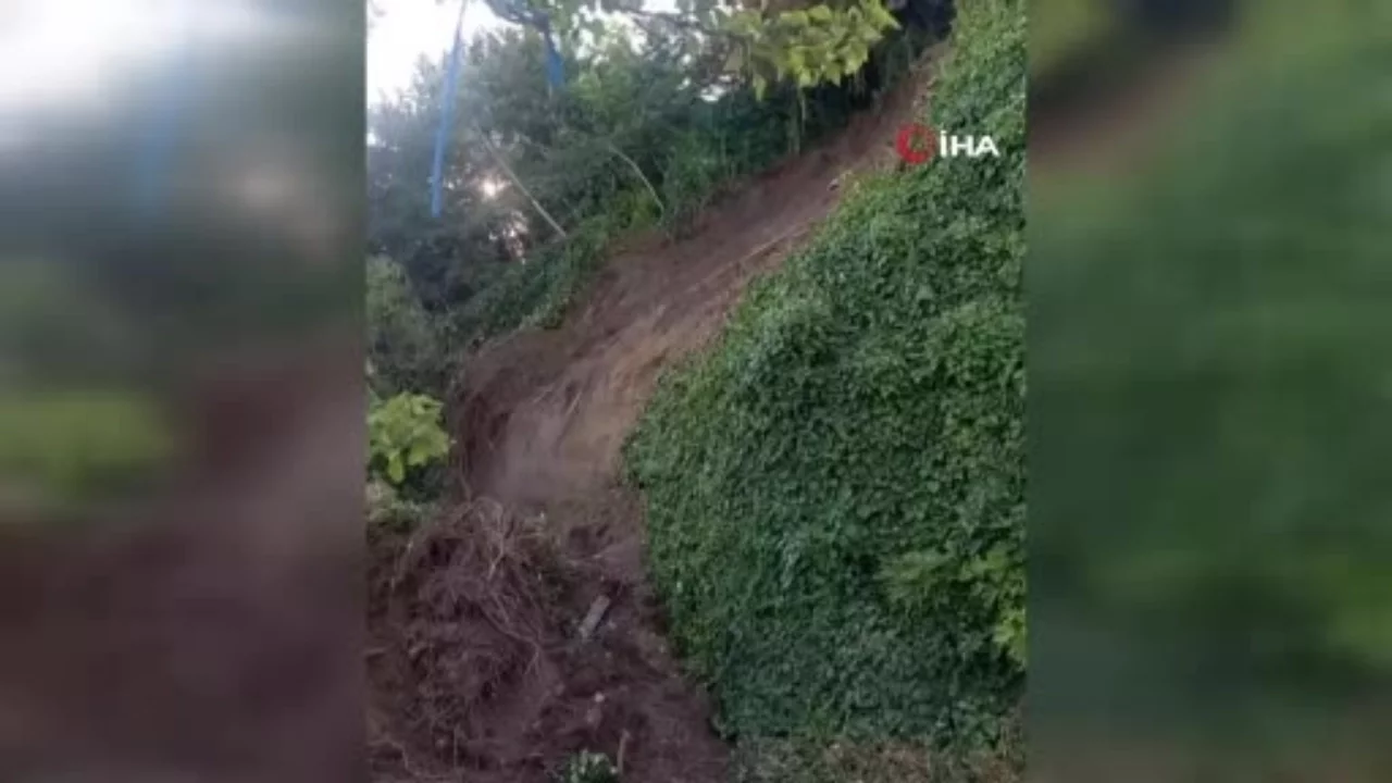 İstanbul Büyükçekmece'de toprak kayması
