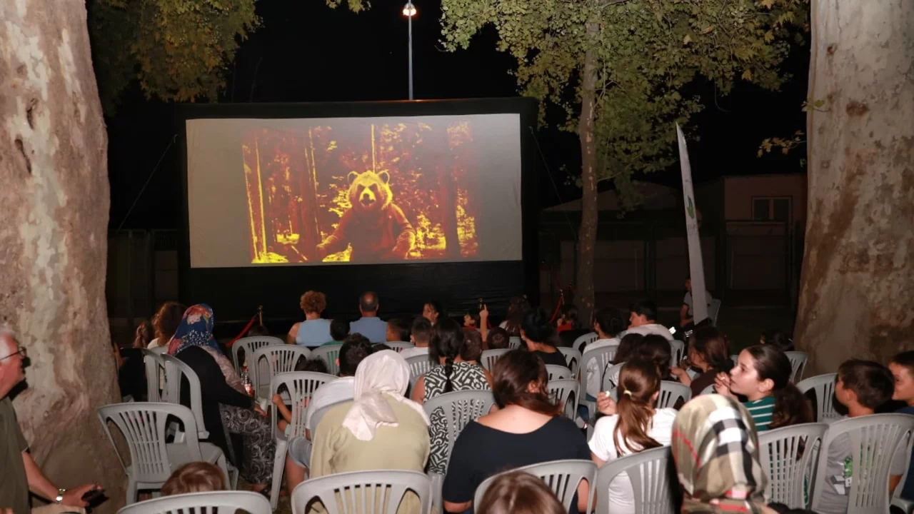 Osmangazi'de yazlık sinema çocukları buluşturdu