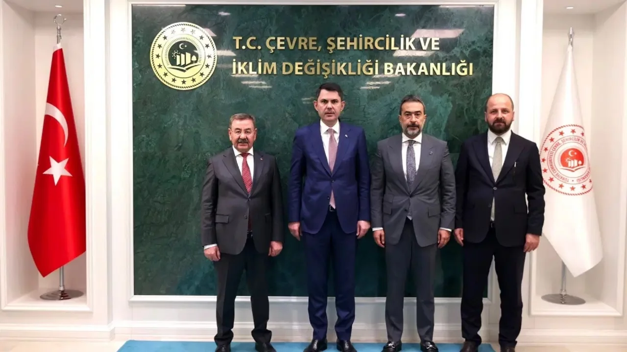 CHP'li belediye başkanından Bakan Kurum'a ziyaret: AK Parti İl Başkanı da eşlik etti