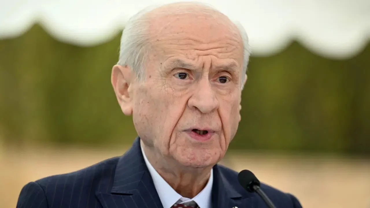 MHP Genel Başkanı Devlet Bahçeli 'çerçeve yasa'yı imzaladı