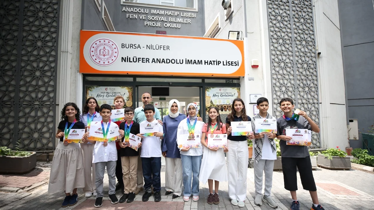 Bursalı öğrenciler Singapur'daki Uluslararası Matematik Olimpiyatları'nda 16 ödül kazandı
