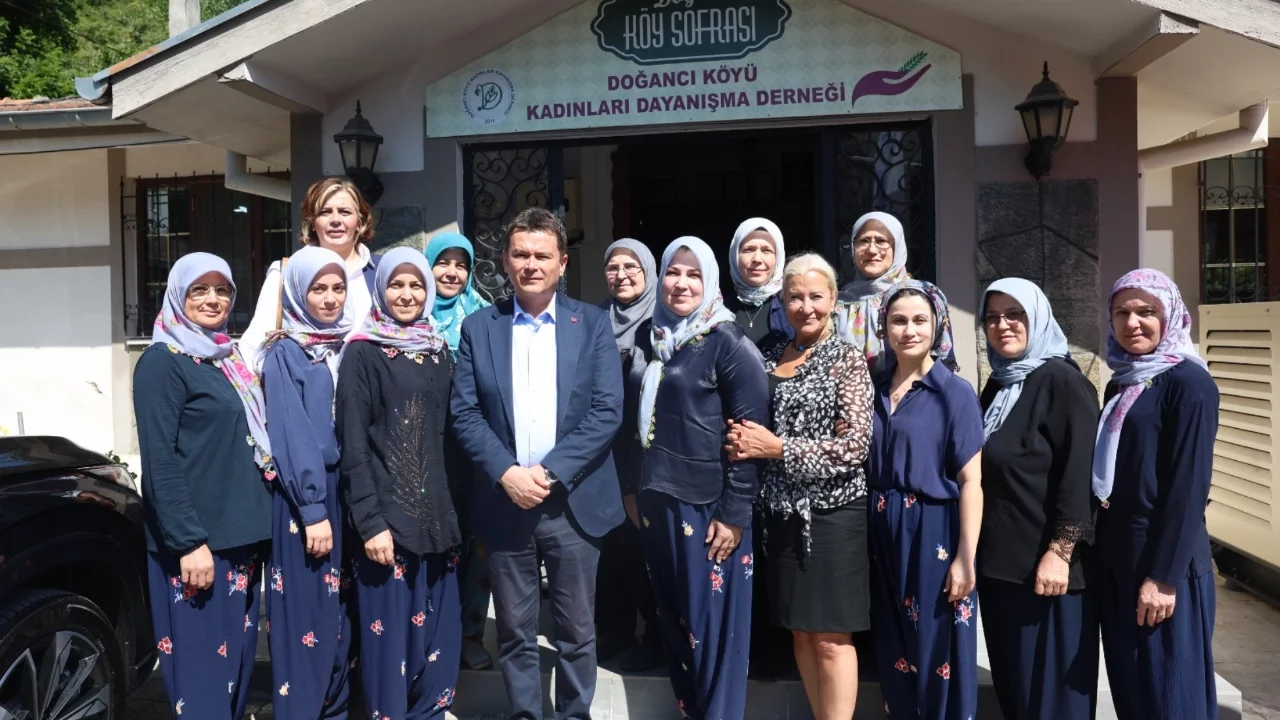Osmangazi Belediye Başkanı Erkan Aydın, Doğancı'da vatandaşların taleplerini yerinde dinledi