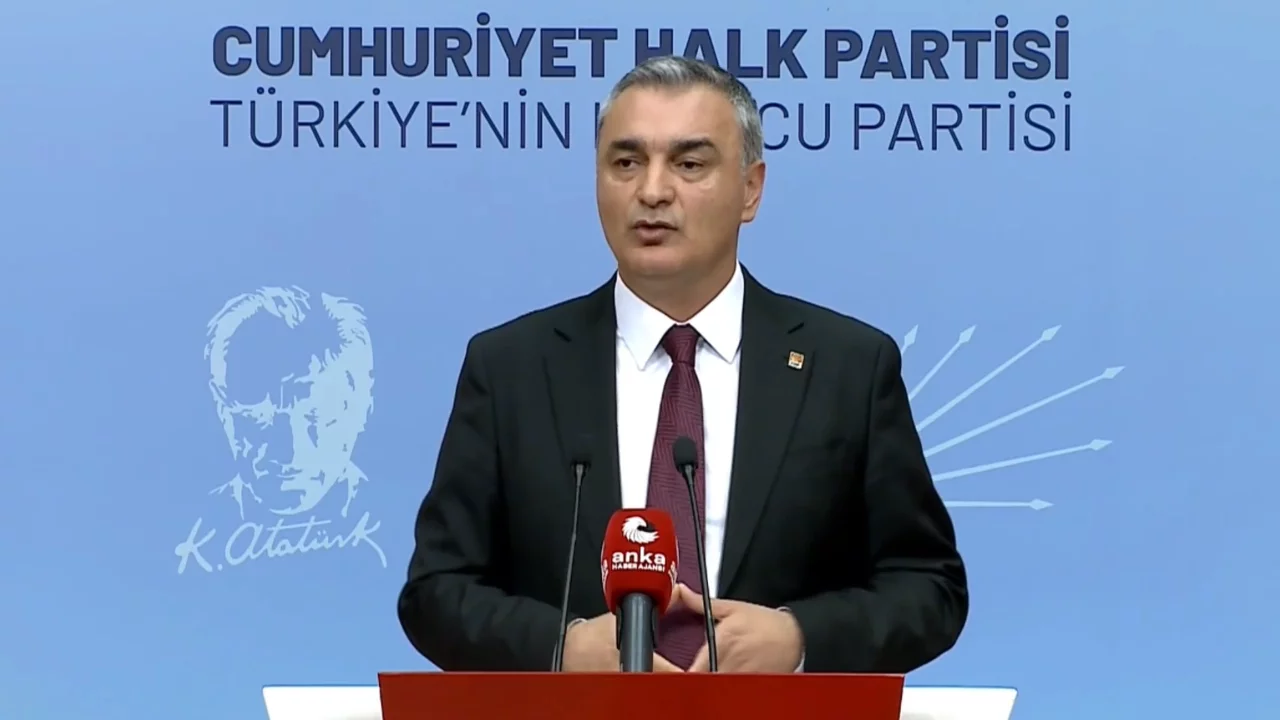 CHP Parti Sözcüsü Müslim Sarı açıklama yapıyor